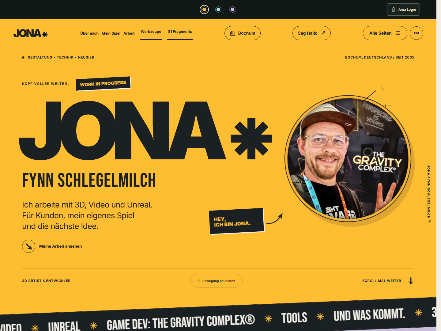 Frische Desktop-Aufnahme der aktuellen Jona-Website mit gelbem Einstieg und Porträt.